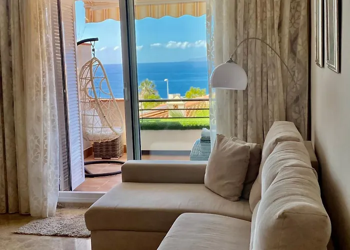 With Spectacular View In Puerto Santiago Daire